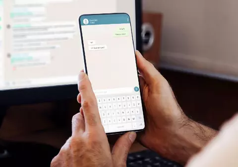 A pierdut 300.000 de euro în 3 luni, după un mesaj pe WhatsApp. Un belgian avertizează despre escrocheria care l-a ruinat