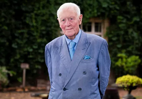 Multimilionarul de 79 de ani care își caută o parteneră pe Tinder pentru a avea un moștenitor: „Nu cred că sunt prea bătrân”