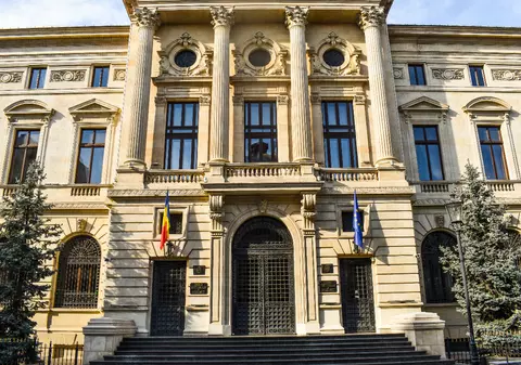 BNR lansează prima monedă colorată din istoria României, dedicată lui Lucian Blaga