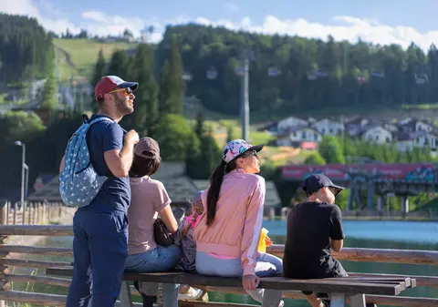 Călătoriile în familie, reinventate: 4 moduri de a transforma o vacanță într-o aventură educativă pentru copii