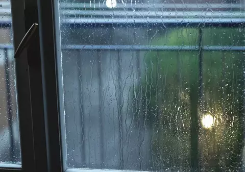 Ce trebuie să ai în casă în timpul codului roșu de ploi torențiale din București: „Să avem actele de identitate și bani”