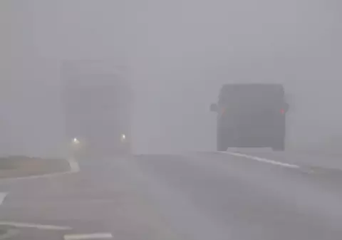 Cod galben de ceață emis pentru județele Harghita și Sibiu. Care sunt zonele afectate