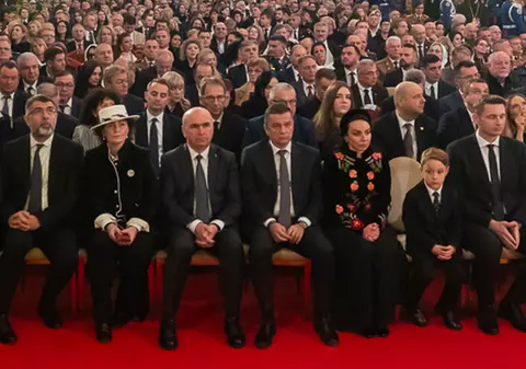 România junk: impotență politică și orgii financiare