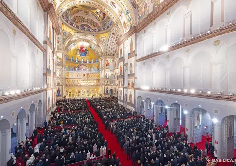 Programul de vizitare a Catedralei Naționale a fost prelungit până în noiembrie datorită „numărului impresionant de pelerini”