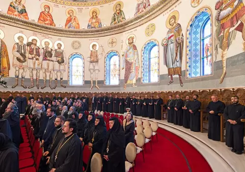 Mai multe persoane au încercat să forțeze intrarea în Catedrala Mântuirii Neamului din București după ce au crezut că va fi închisă