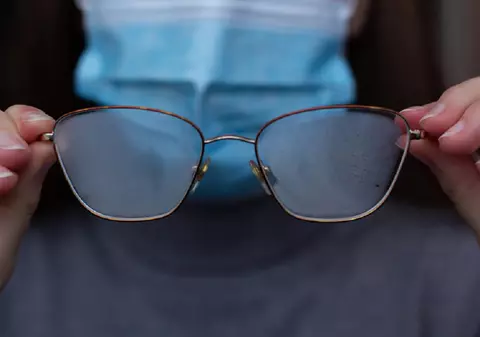 Cum previi aburirea ochelarilor