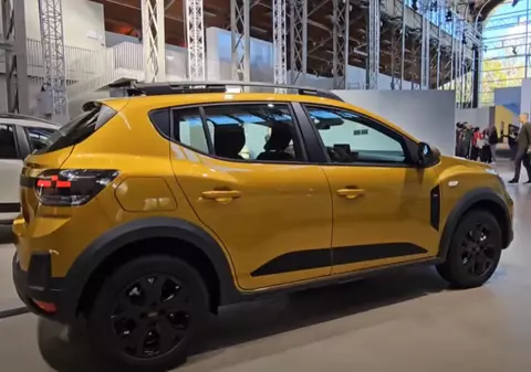 Ce are în plus Dacia cu „aripioare de rechin”: Sandero, cel mai bine vândută mașină din Europa I VIDEO