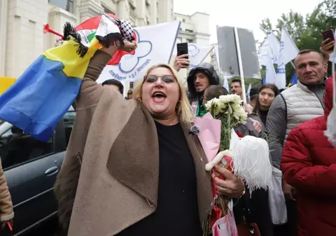 Diana Șoșoacă îi trimite pe români la Moscova: „E o curățenie de lingi pe jos”. Un consilier al lui Nicușor Dan a numit-o instrumentul Rusiei