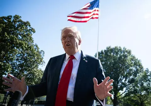 Administrația Trump amenință și anunță concedieri în masă dacă președintele va considera că negocierile privind shutdownul „nu duc nicăieri”