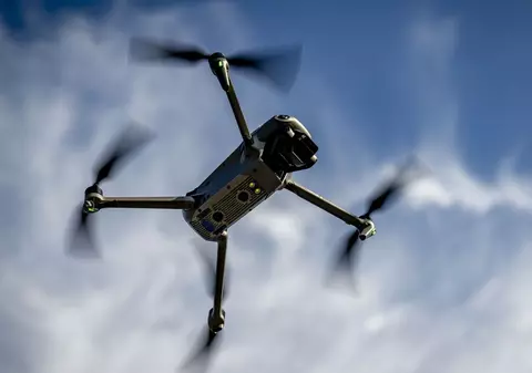 Trei tineri, acuzați că voiau să omoare politicieni cu explozibili transportați cu drone, în Belgia