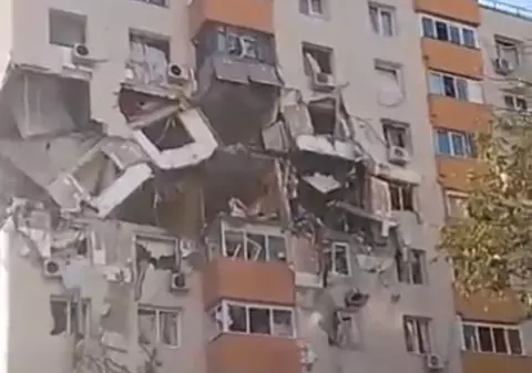 Distrigaz spune că a oprit gazele încă de ieri la blocul afectat de explozie, dar cineva a rupt sigiliul