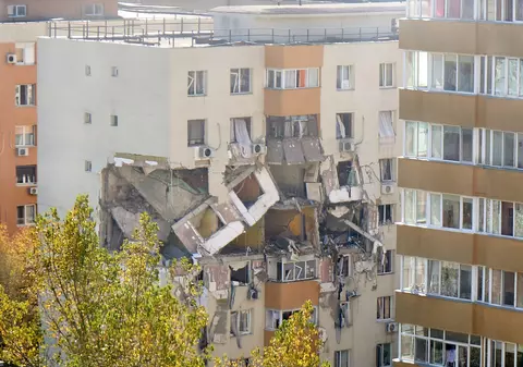 Groupama, liderul pieței de asigurări din România, decide plata sumelor asigurate către clienții locatari ai scării direct afectate de explozia din cartierul Rahova; clienții locatari ai scărilor adiacente pot primi imediat un avans. Plățile încep mâine, 21 octombrie