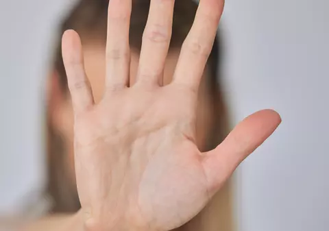 Tinere din Oradea, agresate sexual de un individ care spunea că e kinetoterapeut