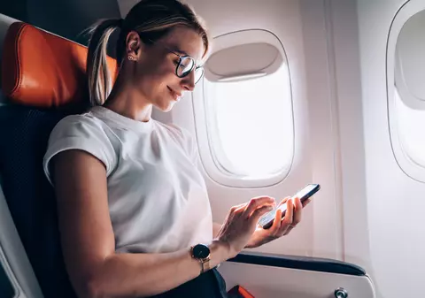 Ce se întâmplă când pasagerii nu activează modul avion pe telefon: explicațiile unui fost pilot