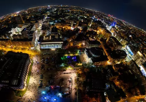 „Când arta se aprinde, orașul te surprinde.” Bucureștiul devine Capitala Luminii între 10 și 12 octombrie, la SpotLight 2025