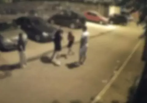 Fiul interlopului Sile Cămătaru, filmat când își bătea copilul pentru că nu a reacționat când i-a fost jignită familia. Vasile Daniel Balint, arestat preventiv