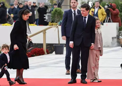 Fiul lui Nicușor Dan, moment amuzant la sfințirea Catedralei Mântuirii Neamului. Gestul micuțului l-a făcut pe președintele României să râdă