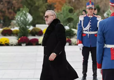 Cât costă ceasul de aur purtat de Gigi Becali la slujba de sfințire a Catedralei Naționale. Nici ochelarii nu sunt ieftini