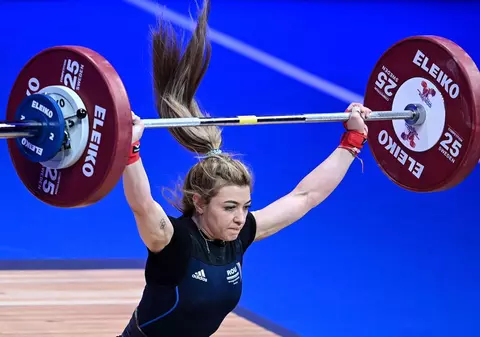 Mihaela Cambei a câștigat trei medalii la Campionatul Mondial de haltere: aur și argint la 53 de kilograme