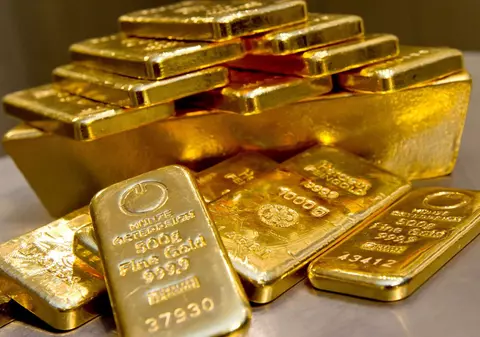 Cum a fost păcălită o pensionară să predea lingouri de aur de sute de mii de euro pe bani falși, în Germania