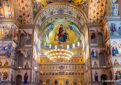 Catedrala Națională nu este vinovată că nu avem suficiente spitale, porturi sau autostrăzi, spune consilierul președintelui Nicușor Dan