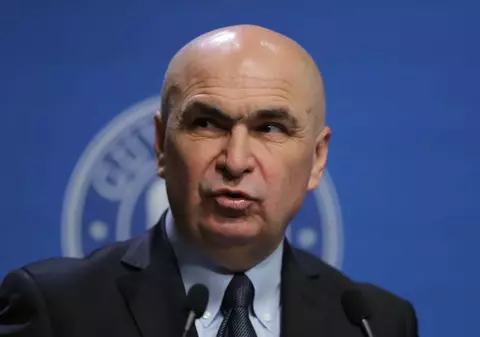 Puțin peste jumătate dintre românii cu vârste cuprinse între 55 și 64 de ani mai lucrează, spune Ilie Bolojan