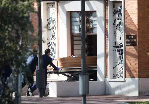 Soția a aflat despre aventura de 16 ani a soțului la înmormântarea socrului, în China. Bărbatul a fost condamnat