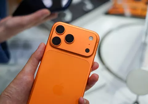 Apple a depășit 4 trilioane de dolari după lansarea iPhone 17, dar este pe locul trei ca valoare. Ce companii ocupă primele locuri