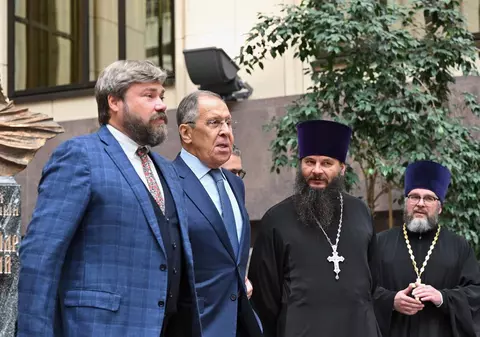 Internaționala Neagră se întoarce, cu sprijinul Kremlinului. Evenimentul discret, organizat chiar în orașul lui Vladimir Putin