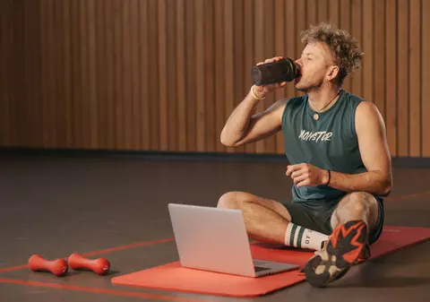 Lista de cumpărături cu suplimente pentru sportivi de Black Friday - ce merită să pui pe listă în 2025 și peste ce poți să sari