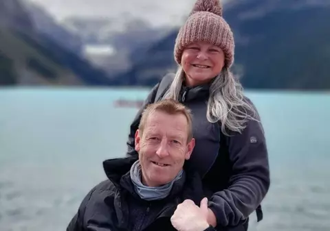 Văduva care și-a ajutat soțul să moară nu va fi pusă sub acuzare. Cum motivează poliția britanică | VIDEO