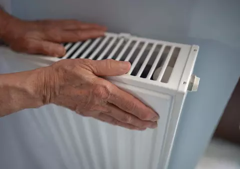 Întreținerea l-a costat pe un bărbat din București, care nu a avut 25 de zile apă caldă și căldură, cât prețul unui boiler electric de 80 de litri