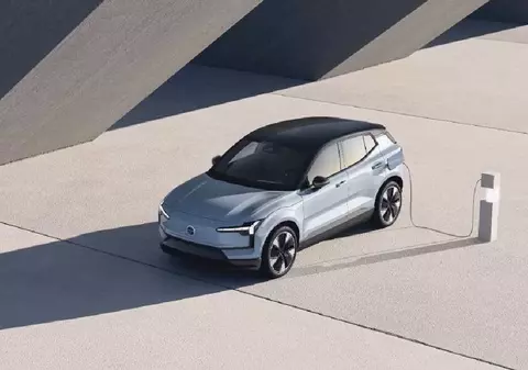 Volvo va plăti curentul clienților săi pentru mașinile electrice, începând din Suedia și extinzându-se în Europa