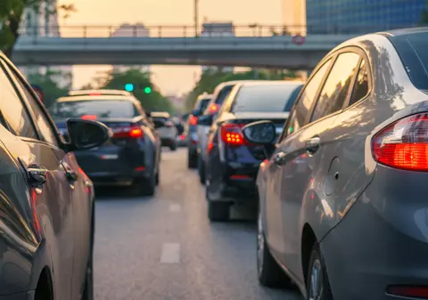 Primăria Bucureștiului ar putea introduce o taxă la fel ca rovinieta pentru șoferii care au mașini înmatriculate în alte județe