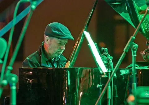 A murit Mircea Tiberian, pianist și compozitor, după ce a susținut un concert la Galați. Un coleg de trupă l-a găsit fără suflare în camera de hotel