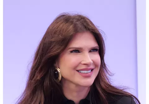 Monica Bîrlădeanu, dezvăluiri inedite la „Dincolo de copertă”. Câte uși i-a deschis frumusețea și de ce s-a apucat de teatru la 46 de ani: „Este percepția și așteptarea de la mine”