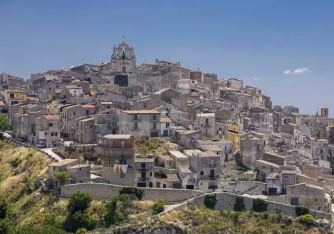 Orașul din Europa cu locuitori din 18 țări, unde o casă costă mai puțin decât o cafea