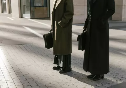 Ghidul femeii moderne: cum să combini confortul cu glamourul