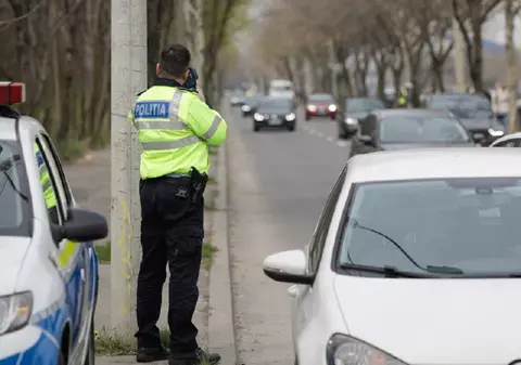 Șoferii români care nu își vor plăti amenda în 90 de zile vor rămâne fără permisul de conducere, arată un nou proiect de lege de la Ministerul Dezvoltării