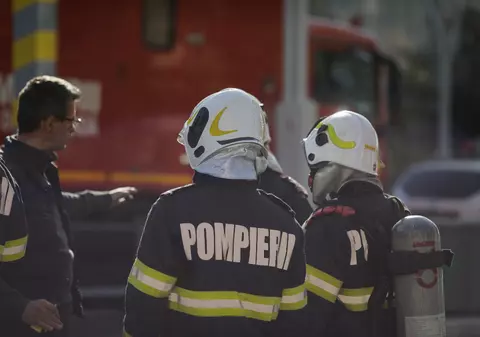 Incendiu la subsolul unui bloc din București: 10 autospeciale ale pompierilor intervin. A fost emis și mesaj RO-Alert