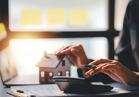 Românii se așteaptă ca prețurile locuințelor să crească și în 2026. Scumpiri cu până la 19% în ultimul an în marile orașe