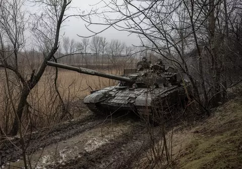 Trei fortărețe ucrainene sunt pe cale să cadă sub ofensiva armatei ruse. „Rusia are nevoie disperată de un succes simbolic”, avertizează un militar de carieră