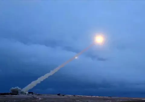 Primul ordin dat de Vladimir Putin după ce a testat „Burevestnik”, racheta cu „rază de acțiune nelimitată”. „Este o creație unică” I VIDEO