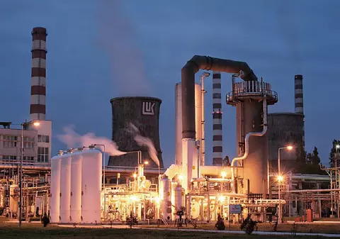 Activele rusești ale Lukoil ar trebui să intre în proprietatea României, cred experții