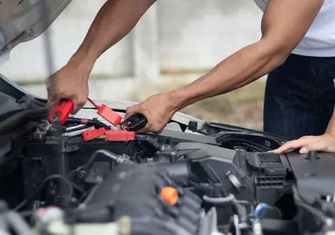 Noua Lege RCA îi lasă fără drepturi pe șoferi. Asigurătorii stabilesc despăgubirea, service-ul și termenul de plată