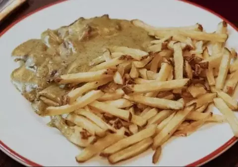 Restaurantul care servește un singur fel de mâncare și nu acceptă rezervări face oamenii să stea la coadă cu orele, în Italia