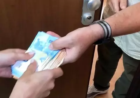 O româncă a convins un italian bolnav de cancer să-i dea peste 60.000 de euro: „Vom avea un copil”