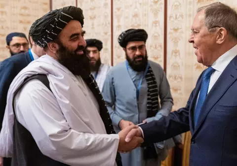Delir la Moscova. Serghei Lavrov i-a lăudat pe talibani pentru lupta lor împotriva terorismului