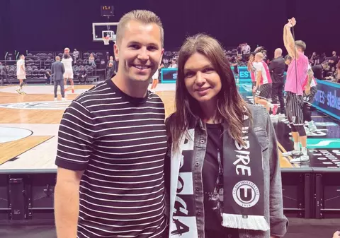 Alături de ce bărbat a apărut Simona Halep în Dubai, la un meci de baschet. Se fotografiaseră împreună și în România