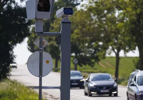 Un șofer a primit 16 amenzi în aceeași zi, pe aceeași stradă, pentru că a vrut benzină mai ieftină din Belgia